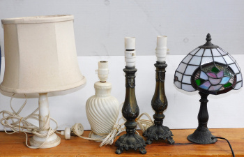 Lot 136 - Group lot of Lamps i
