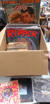 Lot 159 - Box Vintage Vinyl Re