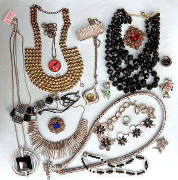 Lot 315 - Qty costume jeweller