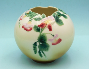 Lot 365 - Franz Porcelain Vase