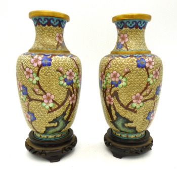 Lot 389 - Pair of Vintage Chin