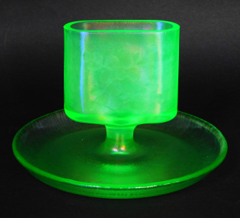 Lot 394 - Vintage Uranium Glas