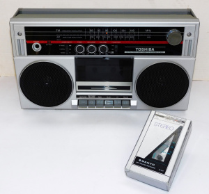 Lot 15 - 2 x Vintage Portable Stereo items inc Toshiba AM FM Stereo Radio Casset