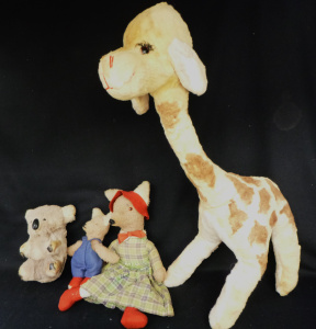 Lot 47 - Group lot of Vintage Soft and Fur Toy Animals inc, giraffe, foxes and k