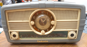Lot 115 - Vintage Radiola AWA Plastic Cased Alarm-Clock-Radio, Model 469MA