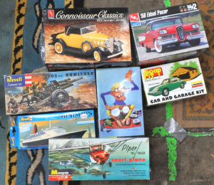 Lot 166 - Lot Vintage Boxed Unmade Model Kits incl Piper Tri Pacer Sports Plane,