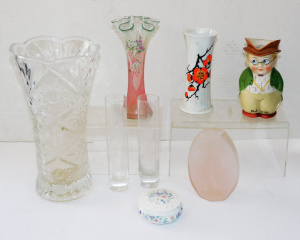 Lot 254 - Group lot Glass & Ceramics inc Wedgwood Angela Trinket Box, Czech