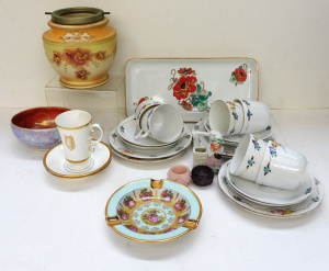 Lot 256 - Box lot vintage ceramics inc Victorian Carlton Ware Blushware Biscuit