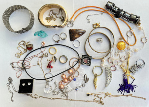 Lot 285 - Group mainly costume jewellery - bangles, necklaces, brooches, rings e