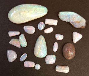 Lot 304 - Approx 20 loose mainly polished white Opal stones