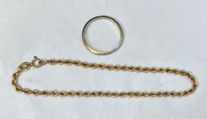 Lot 310 - 2 x gold jewellery - fine 18ct band & 9ct twisted rope bracelet -