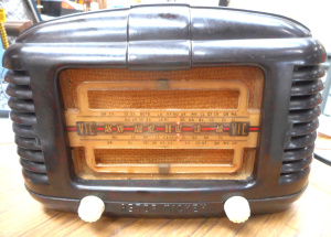 Lot 369 - Art Deco Astor Mickey Brown Bakelite Radio, 18cmH