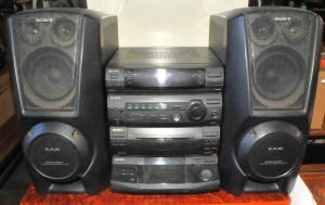 Lot 110 - Sony LBT XB6 Compact HI-FI Stereo System w 5 CD Changer, Cassette Deck