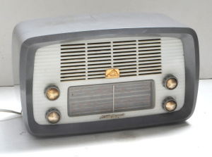 Lot 114 - Vintage HMV Plastic Cased Little Nipper Mantle Radio (af)
