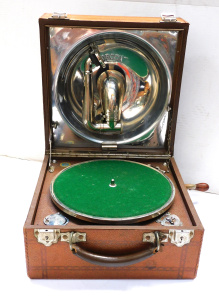 Lot 115 - 2 pces inc 1920s Decca Portable Gramophone - patent number 3033 - 'RD