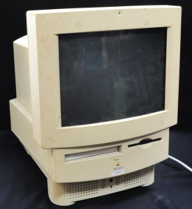 Lot 226 - Vintage Apple Macintosh LC575 Personal Computer - Missing Keyboard