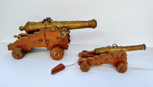 Lot 338 - 2 x replica models of 18thC Cannons - brass & wood - 27cns L &am