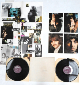 Lot 367 - Vintage c1977 The Beatles White Album double Vinyl Lp Record - Canadia