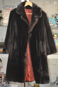 Lot 32 - Vintage Ladies Sister Manquilla Branded Faux Fur Jacket - Made in Engla