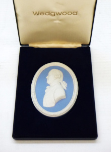 Lot 298 - Commemorative Wedgwood Jasperware Oval Plaque Ornament of Josiah Wedgw