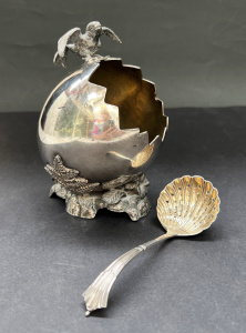 Lot 362 - 2 x pces C1900 silver plate - Ashberry & Sons egg shaped spoon war