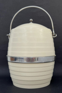 Lot 365 - Art Deco off white Bakelite Ice bucket - stepped barrel shaped