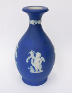 Lot 382 - 19th Century Wedgwood Cobalt Dip Bud Vase - Cupid Scenes 13cm H