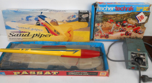 Lot 89 - Group Vintage Toys, incl 2 x unmade glider kits, Boxed Fischertechnik K