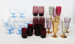 Lot 152 - Group lot vintage coloured glassware inc Set of 8 Coupe Dessert Bowls