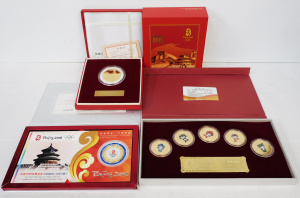 Lot 274 - 3 pces Boxed 2008 Beijing Olympic items inc Series of Mascots medallio