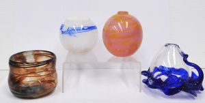 Lot 277 - 4 x pces Coloured Art glass - 2 x ball shaped vases, squat blue &