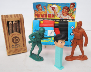 Lot 280 - Small lot - Vintage & Modern Kids toys - boxed plastic Potato (Spu