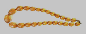 Lot 311 - 1930s graduated faceted Amber necklace
