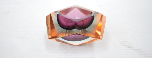 Lot 361 - Vintage Italian Sommerso Glass Bowl - Peach faceted sides with aubergi