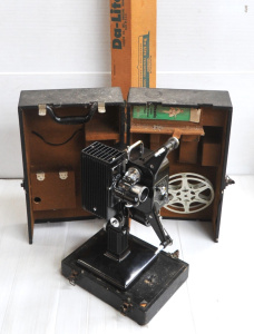 Lot 231 - Vintage 1940s Kodascope Model G-A Series II 16mm Film Projector w Orig