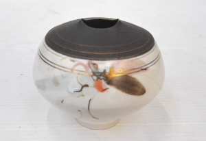Lot 309 - Vic Greenaway Australian Studio Pottery Spherical Vase - pale satin g