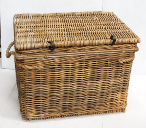 Lot 97 - Large vintage wicker laundry basket - rope handles - leather closure st