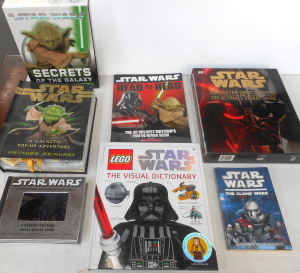 Lot 131 - Box lot Stars Wars items, incl Scanimation Book, Lego Star Wars Visual