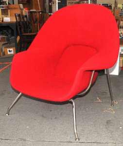 Lot 151 - Modern Replica of an Eero Saarinen Womb Chair - Red woollen Upholstery