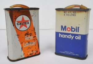 Lot 230 - 2 x Vintage 4 Fl Oz Oil Tins incl Mobil Handy Oil & Caltex Home Lu