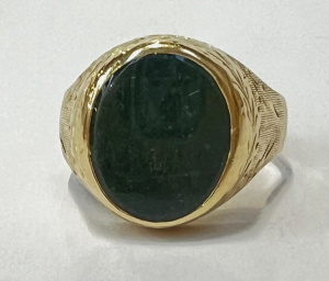 Lot 316 - 18ct ygold ring - high set with oval Jade stone - Tw approx 9 7 grms