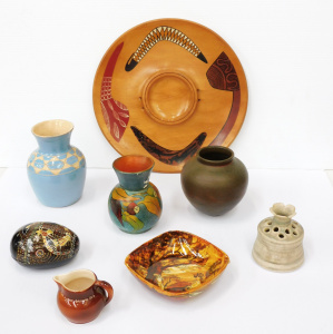 Lot 326 - Group lot Australian pottery & themed items inc Eric Juckert Wood