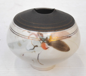 Lot 363 - Vic Greenaway Australian Studio Pottery Spherical Vase - pale satin g
