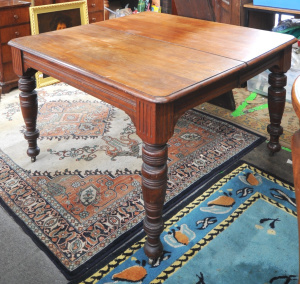 Lot 134 - Vintage Walnut Edwardian Extension Table w Four Leaves - Approx 75cm H