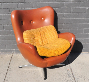 Lot 139 - Retro 1970s MCM Arm Chair - Brown Vinyl Winged Back, swivel, 3 x butto