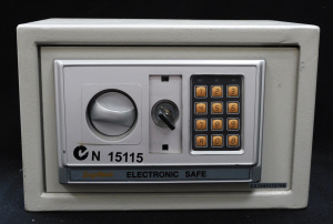 Lot 173 - Sandleford CN 15115 Electronic Metal Safe with key & keypad 20cm