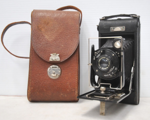 Lot 222 - Vintage Ensign Carbine No12 Bellows Camera by Houghton-Butcher
