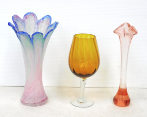Lot 258 - 3 x Art Glass Vases inc Pink Swirl Finger vase with blue tipped rim 28