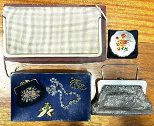 Lot 278 - Group vintage jewellery & access Floral Stratton compact (new cond