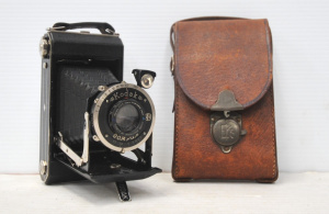 Lot 283 - Vintage Kodak Compur Bellows Camera in Original Leather Case